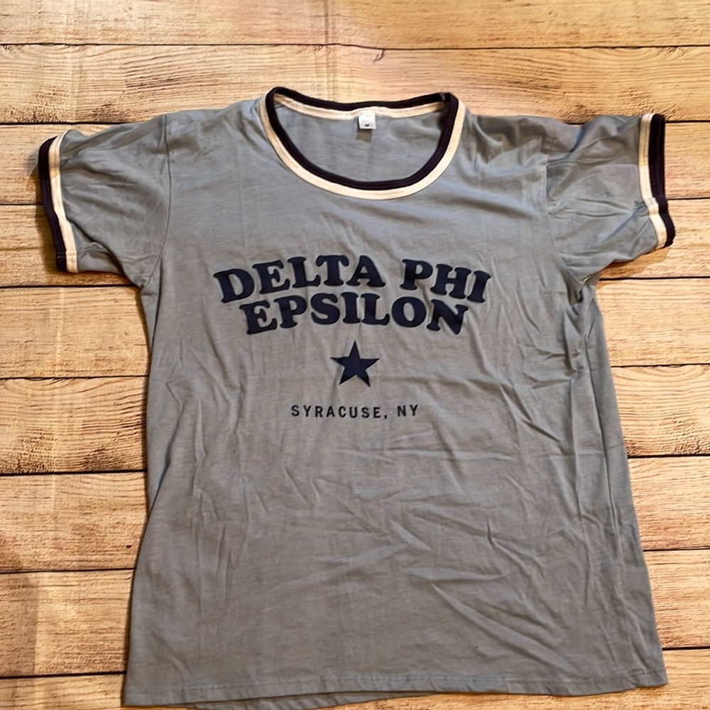 Women’s DELTA PHI EPSILON Syracuse NY sorority T shirt size M